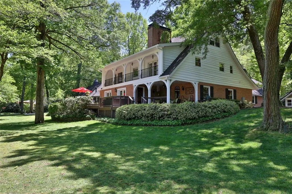 1630 Brandon Hall Drive, Sandy Springs, Georgia 30350, 4 Bedrooms Bedrooms, ,4 BathroomsBathrooms,Residential,Sold,1630 Brandon Hall Drive,6888039