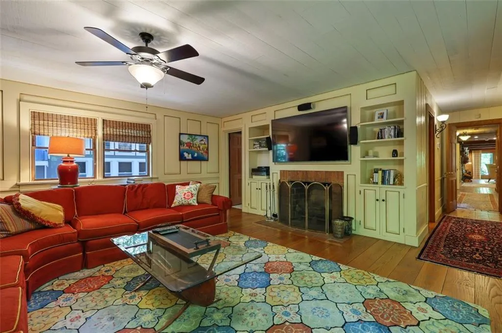 1630 Brandon Hall Drive, Sandy Springs, Georgia 30350, 4 Bedrooms Bedrooms, ,4 BathroomsBathrooms,Residential,Sold,1630 Brandon Hall Drive,6888039