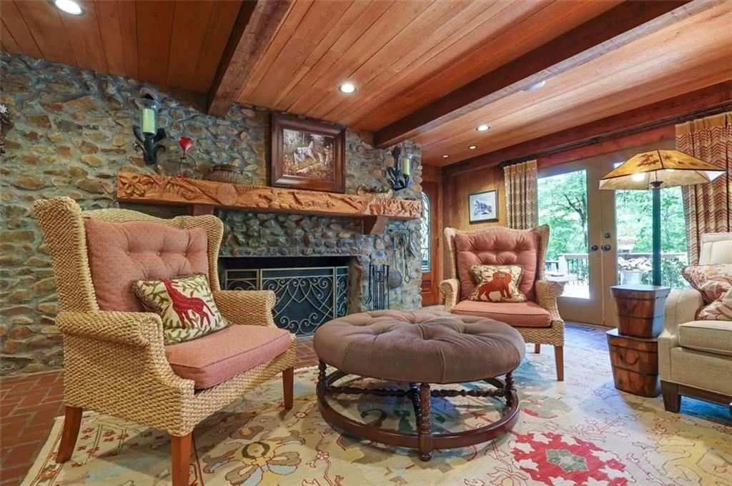 1630 Brandon Hall Drive, Sandy Springs, Georgia 30350, 4 Bedrooms Bedrooms, ,4 BathroomsBathrooms,Residential,Sold,1630 Brandon Hall Drive,6888039