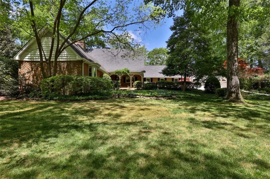 1630 Brandon Hall Drive, Sandy Springs, Georgia 30350, 4 Bedrooms Bedrooms, ,4 BathroomsBathrooms,Residential,Sold,1630 Brandon Hall Drive,6888039