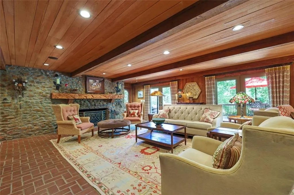 1630 Brandon Hall Drive, Sandy Springs, Georgia 30350, 4 Bedrooms Bedrooms, ,4 BathroomsBathrooms,Residential,Sold,1630 Brandon Hall Drive,6888039