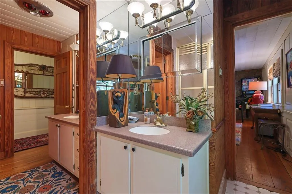 1630 Brandon Hall Drive, Sandy Springs, Georgia 30350, 4 Bedrooms Bedrooms, ,4 BathroomsBathrooms,Residential,Sold,1630 Brandon Hall Drive,6888039