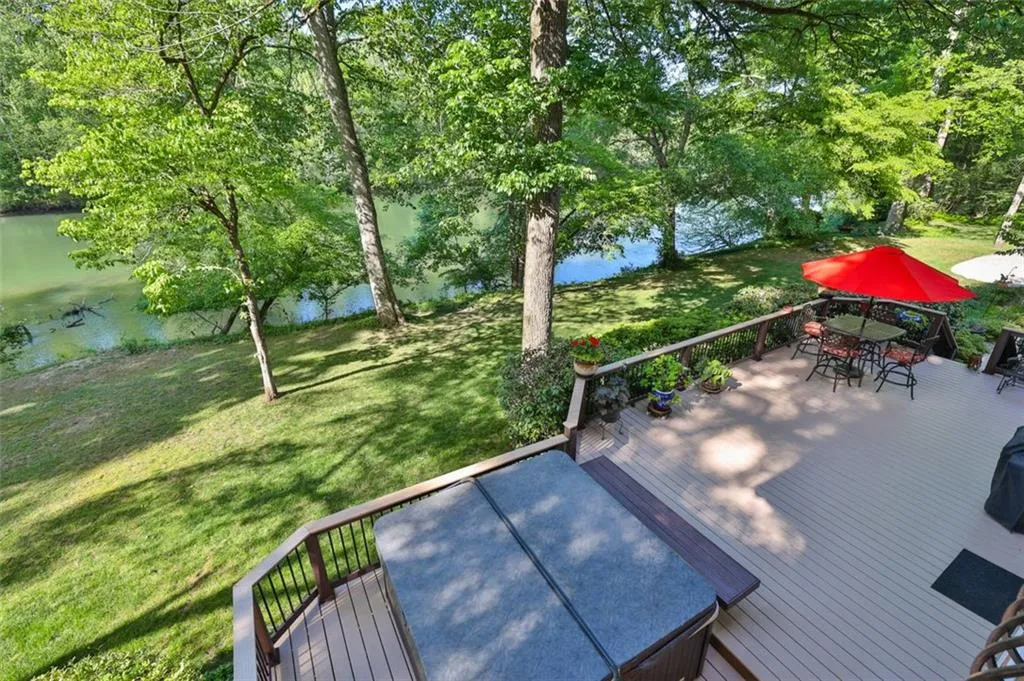 1630 Brandon Hall Drive, Sandy Springs, Georgia 30350, 4 Bedrooms Bedrooms, ,4 BathroomsBathrooms,Residential,Sold,1630 Brandon Hall Drive,6888039