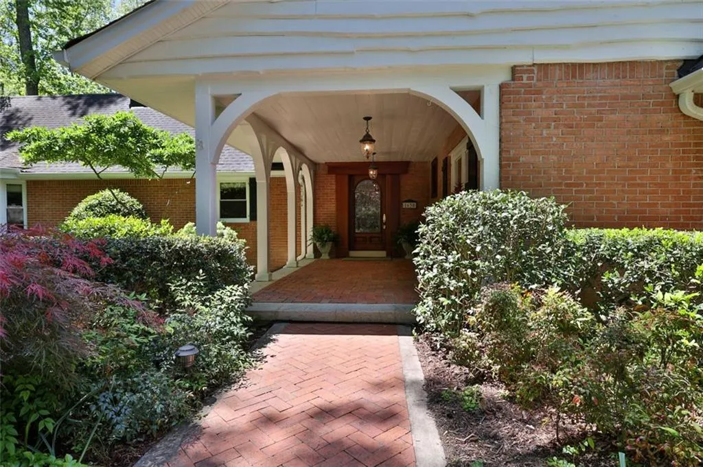 1630 Brandon Hall Drive, Sandy Springs, Georgia 30350, 4 Bedrooms Bedrooms, ,4 BathroomsBathrooms,Residential,Sold,1630 Brandon Hall Drive,6888039