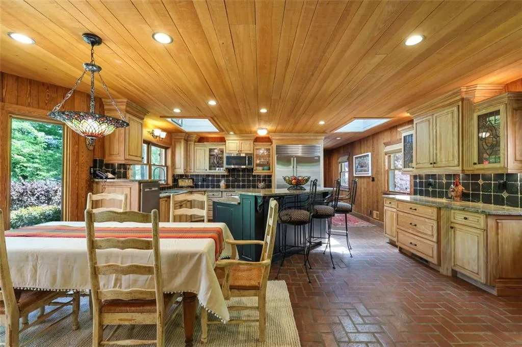 1630 Brandon Hall Drive, Sandy Springs, Georgia 30350, 4 Bedrooms Bedrooms, ,4 BathroomsBathrooms,Residential,Sold,1630 Brandon Hall Drive,6888039