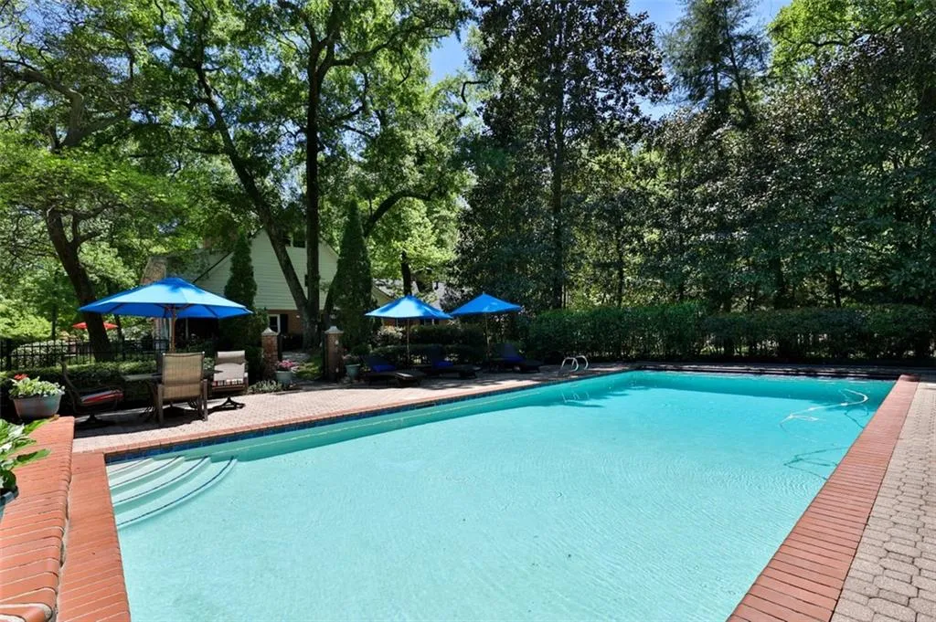 1630 Brandon Hall Drive, Sandy Springs, Georgia 30350, 4 Bedrooms Bedrooms, ,4 BathroomsBathrooms,Residential,Sold,1630 Brandon Hall Drive,6888039