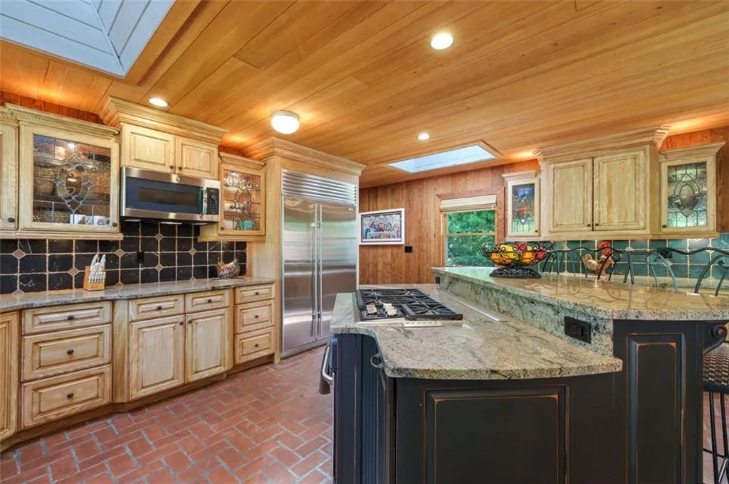 1630 Brandon Hall Drive, Sandy Springs, Georgia 30350, 4 Bedrooms Bedrooms, ,4 BathroomsBathrooms,Residential,Sold,1630 Brandon Hall Drive,6888039