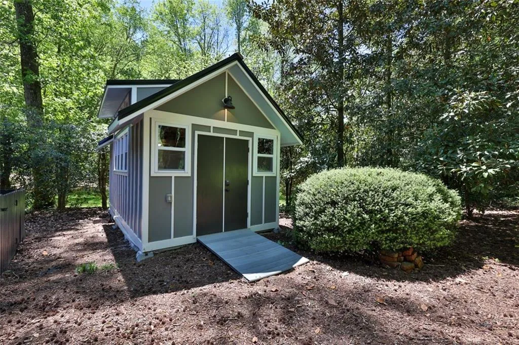 1630 Brandon Hall Drive, Sandy Springs, Georgia 30350, 4 Bedrooms Bedrooms, ,4 BathroomsBathrooms,Residential,Sold,1630 Brandon Hall Drive,6888039