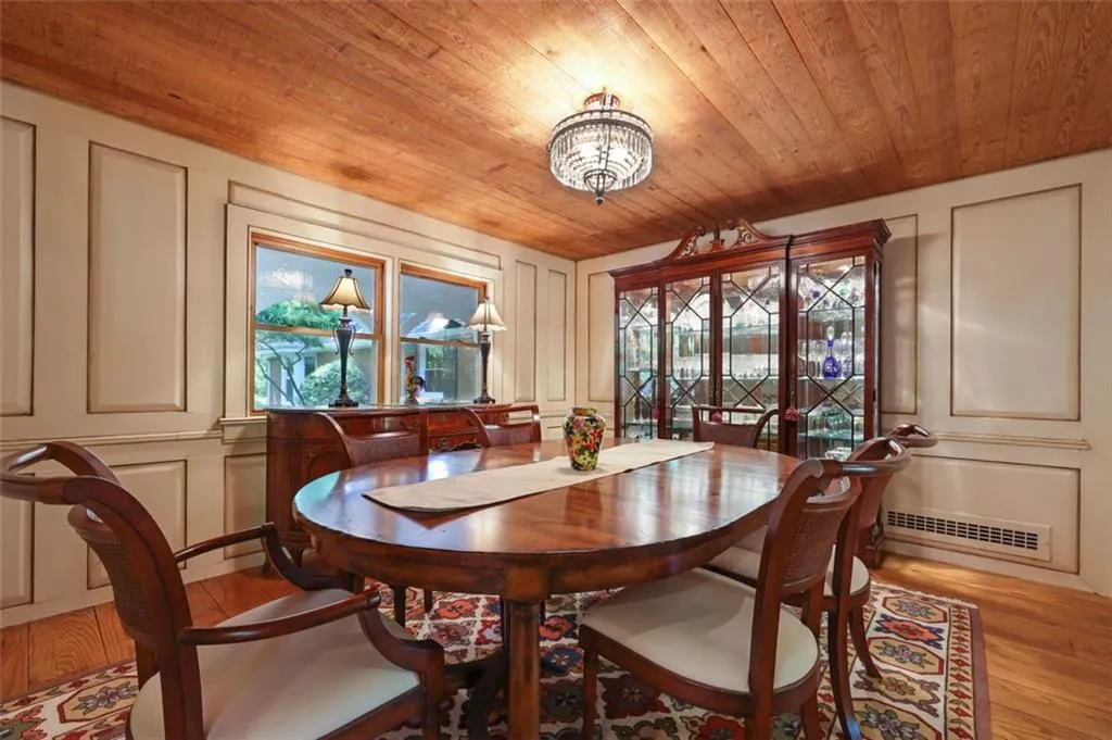 1630 Brandon Hall Drive, Sandy Springs, Georgia 30350, 4 Bedrooms Bedrooms, ,4 BathroomsBathrooms,Residential,Sold,1630 Brandon Hall Drive,6888039