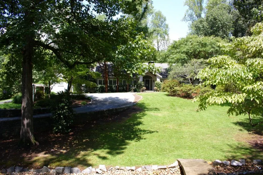 301 Londonberry Road, Atlanta, Georgia 30327, 4 Bedrooms Bedrooms, ,4 BathroomsBathrooms,Residential,Sold,301 Londonberry Road,5727079
