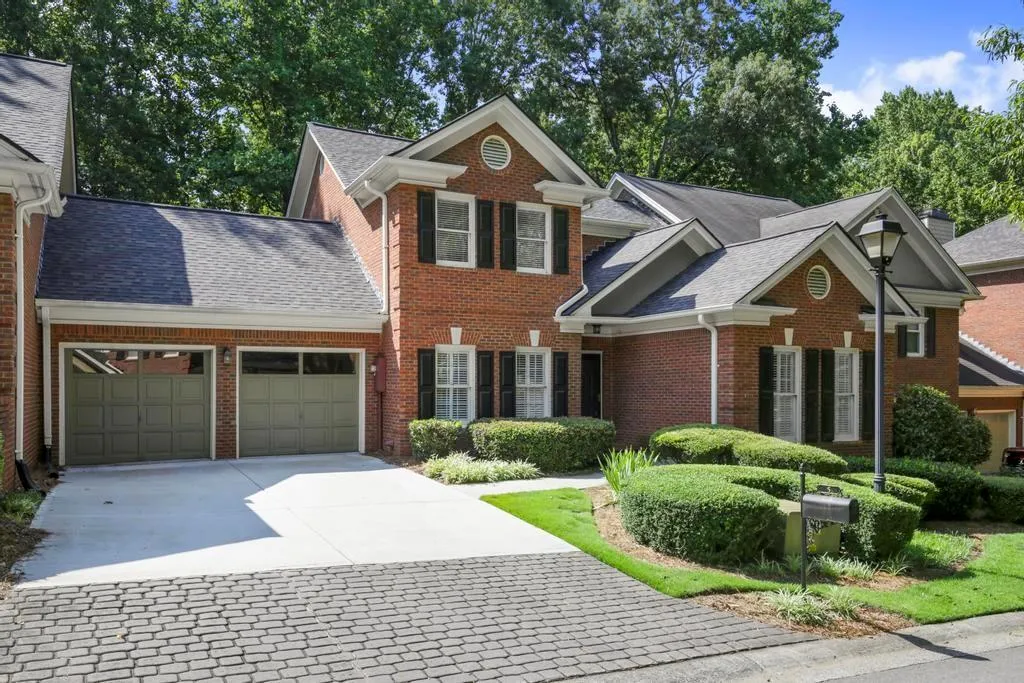 7155 Roswell Road Unit 5, Sandy Springs, Georgia 30328, 3 Bedrooms Bedrooms, ,2 BathroomsBathrooms,Residential,Sold,7155 Roswell Road Unit 5,7243730