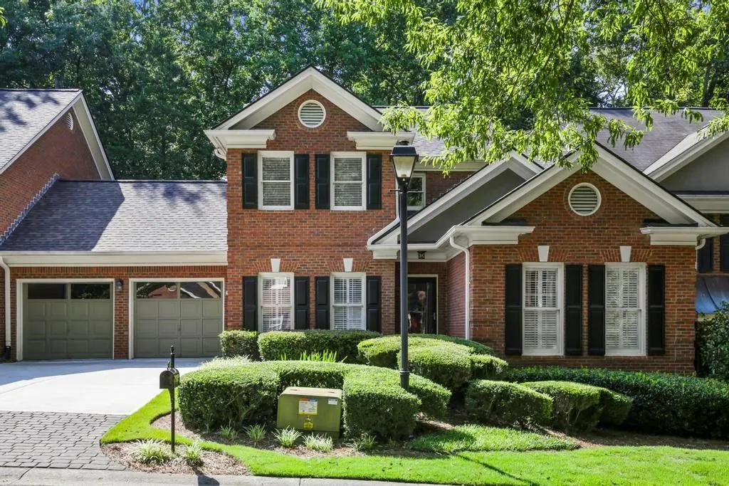 7155 Roswell Road Unit 5, Sandy Springs, Georgia 30328, 3 Bedrooms Bedrooms, ,2 BathroomsBathrooms,Residential,Sold,7155 Roswell Road Unit 5,7243730