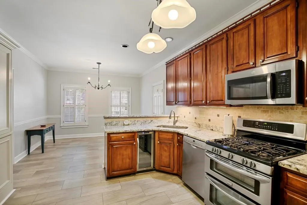 7155 Roswell Road Unit 5, Sandy Springs, Georgia 30328, 3 Bedrooms Bedrooms, ,2 BathroomsBathrooms,Residential,Sold,7155 Roswell Road Unit 5,7243730