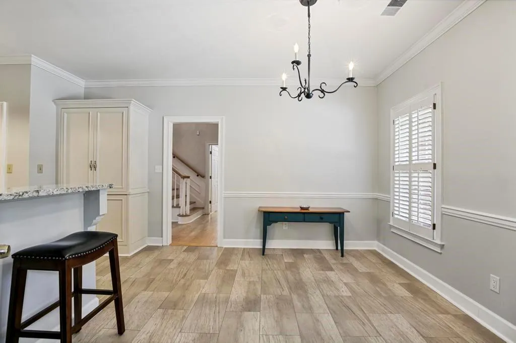 7155 Roswell Road Unit 5, Sandy Springs, Georgia 30328, 3 Bedrooms Bedrooms, ,2 BathroomsBathrooms,Residential,Sold,7155 Roswell Road Unit 5,7243730