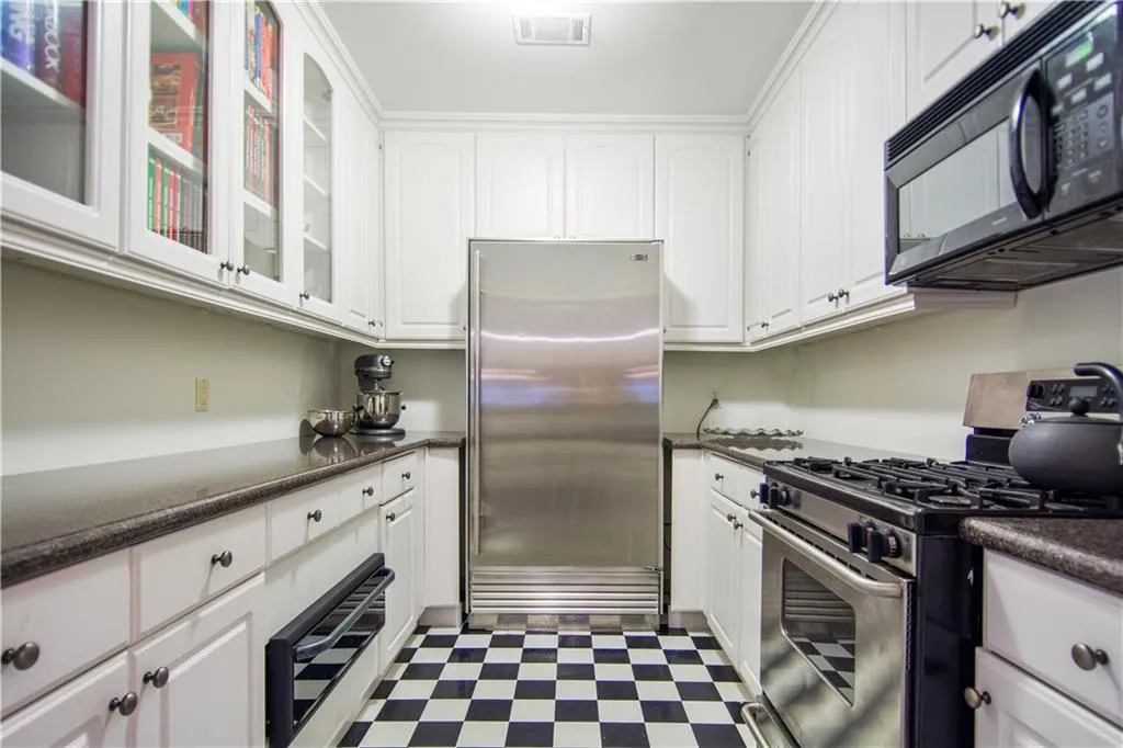 1530 Northwold Drive, Sandy Springs, Georgia 30350, 5 Bedrooms Bedrooms, ,4 BathroomsBathrooms,Residential,Sold,1530 Northwold Drive,6771169