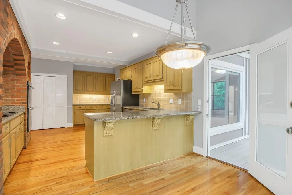 890 Waddington Court, Sandy Springs, Georgia 30350, 4 Bedrooms Bedrooms, ,3 BathroomsBathrooms,Residential,Sold,890 Waddington Court,6629837
