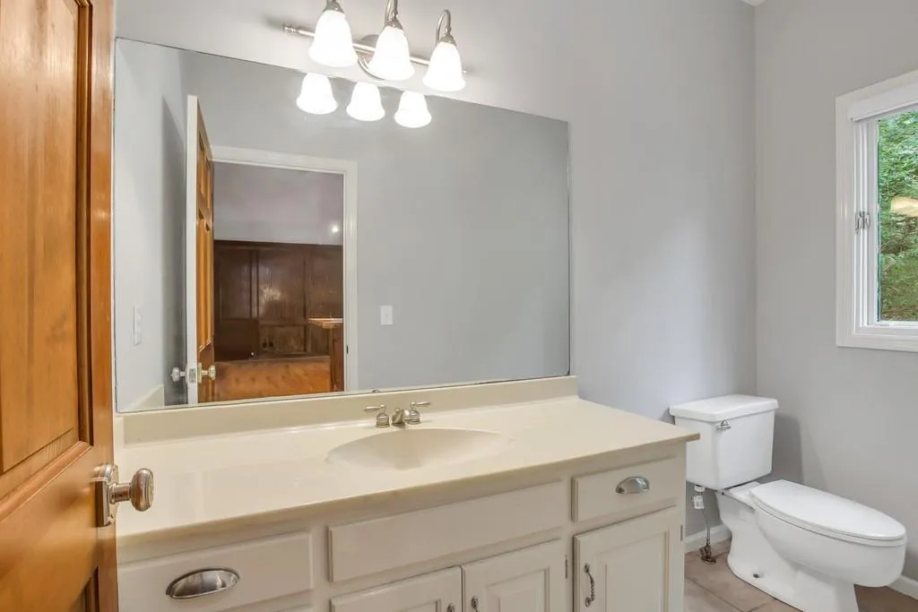890 Waddington Court, Sandy Springs, Georgia 30350, 4 Bedrooms Bedrooms, ,3 BathroomsBathrooms,Residential,Sold,890 Waddington Court,6629837