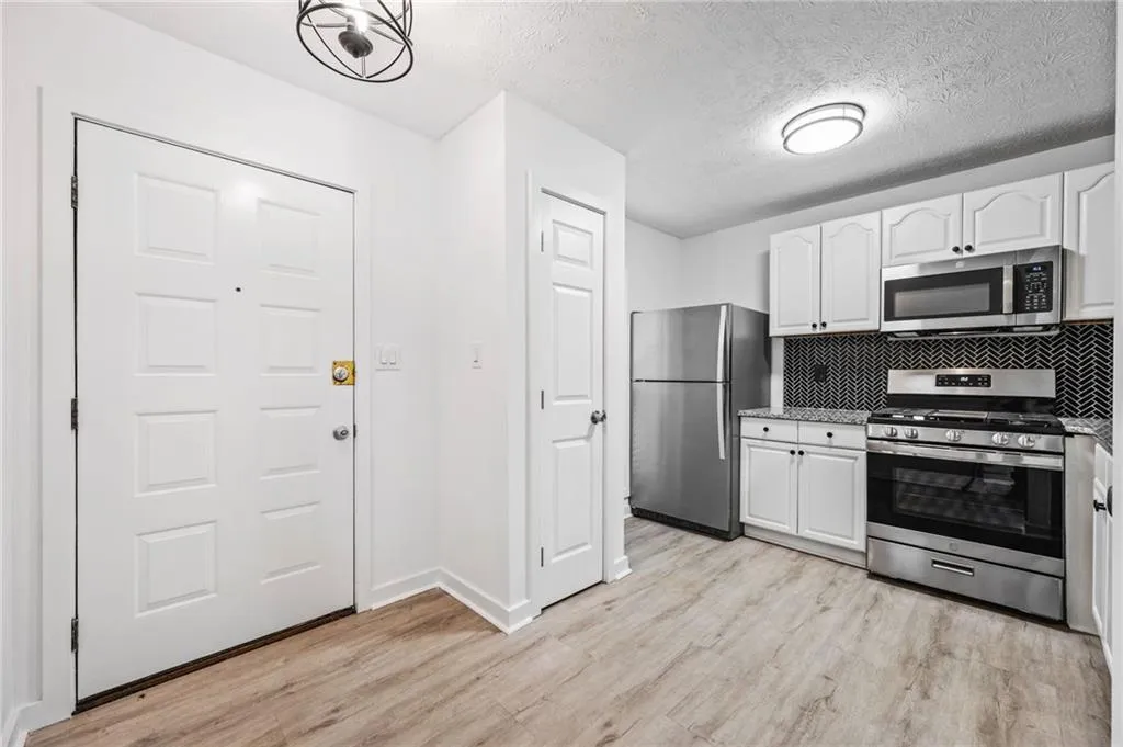 102 River Run Drive, Atlanta, Georgia 30350, 1 Bedroom Bedrooms, ,1 BathroomBathrooms,Residential,For Sale,102 River Run Drive,7676224