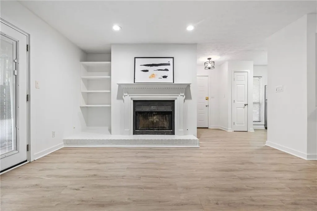 102 River Run Drive, Atlanta, Georgia 30350, 1 Bedroom Bedrooms, ,1 BathroomBathrooms,Residential,For Sale,102 River Run Drive,7676224