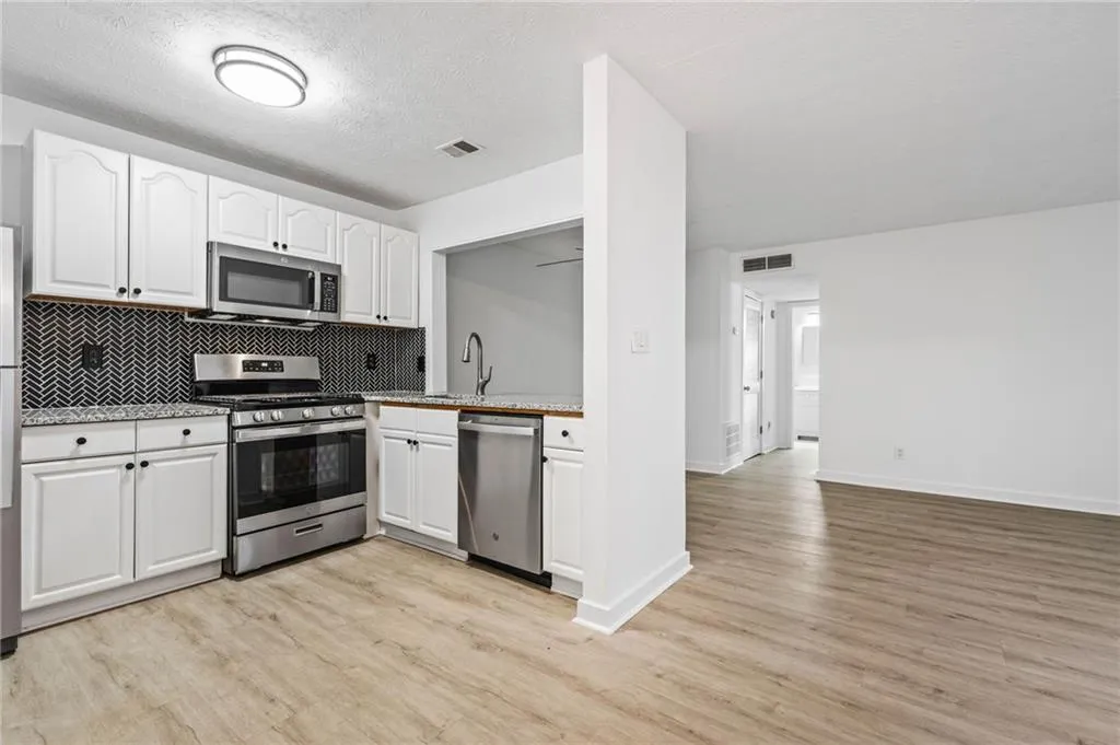 102 River Run Drive, Atlanta, Georgia 30350, 1 Bedroom Bedrooms, ,1 BathroomBathrooms,Residential,For Sale,102 River Run Drive,7676224