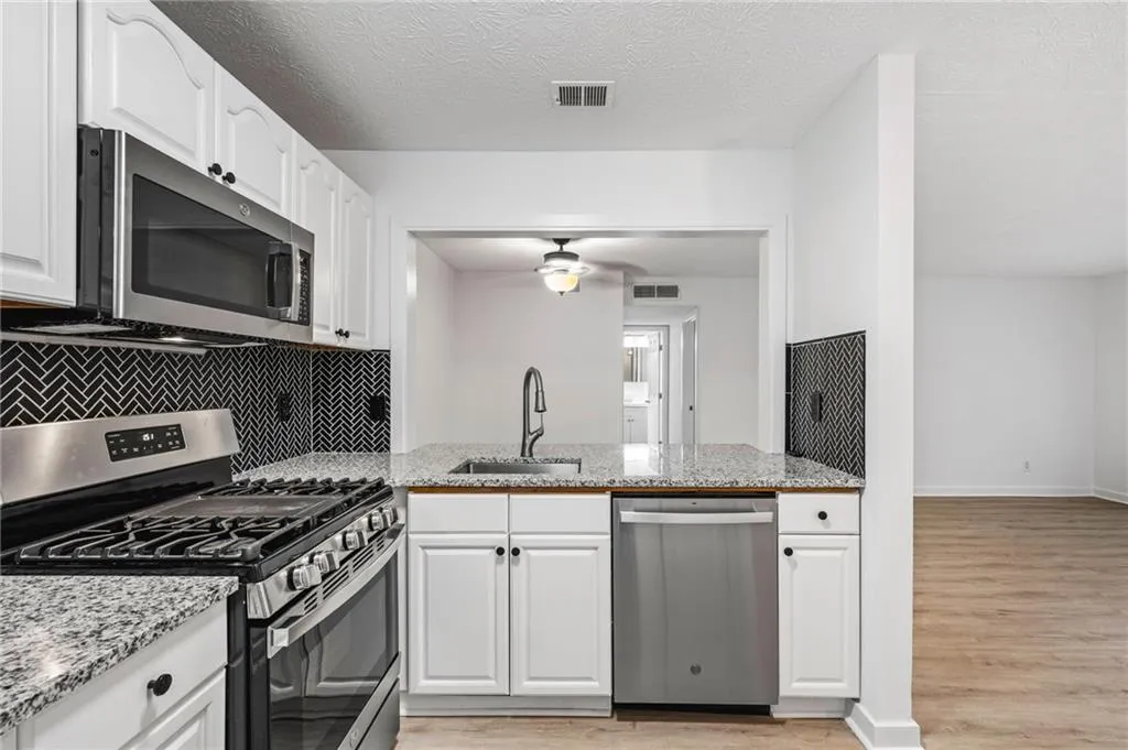 102 River Run Drive, Atlanta, Georgia 30350, 1 Bedroom Bedrooms, ,1 BathroomBathrooms,Residential,For Sale,102 River Run Drive,7676224