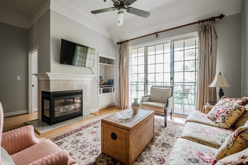 3101 Howell Mill Road Unit 306, Atlanta, Georgia 30327, 2 Bedrooms Bedrooms, ,2 BathroomsBathrooms,Residential,Sold,3101 Howell Mill Road Unit 306,5878065
