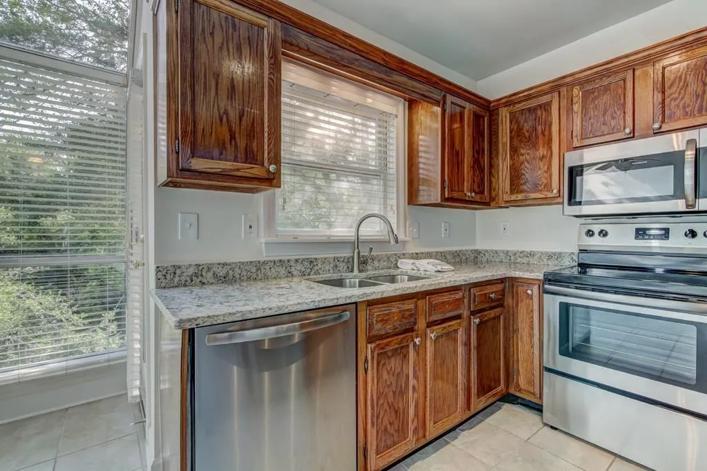 7500 Roswell Road Unit 72, Sandy Springs, Georgia 30350, 2 Bedrooms Bedrooms, ,2 BathroomsBathrooms,Residential,Sold,7500 Roswell Road Unit 72,6031030