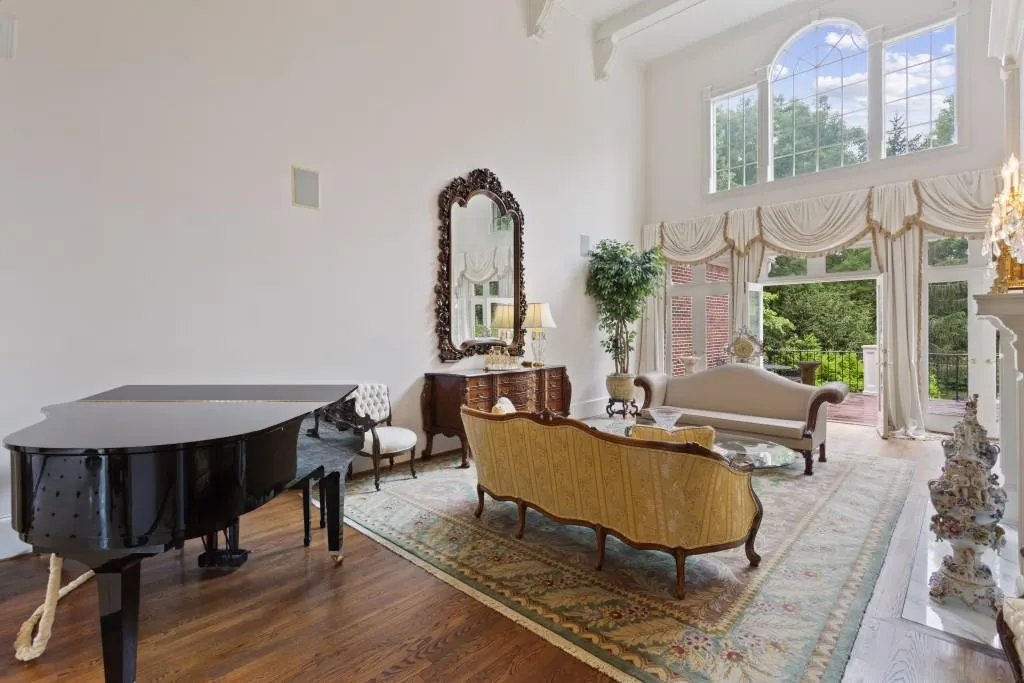 5920 Long Island Drive, Sandy Springs, Georgia 30328, 6 Bedrooms Bedrooms, ,6 BathroomsBathrooms,Residential,Sold,5920 Long Island Drive,7053939