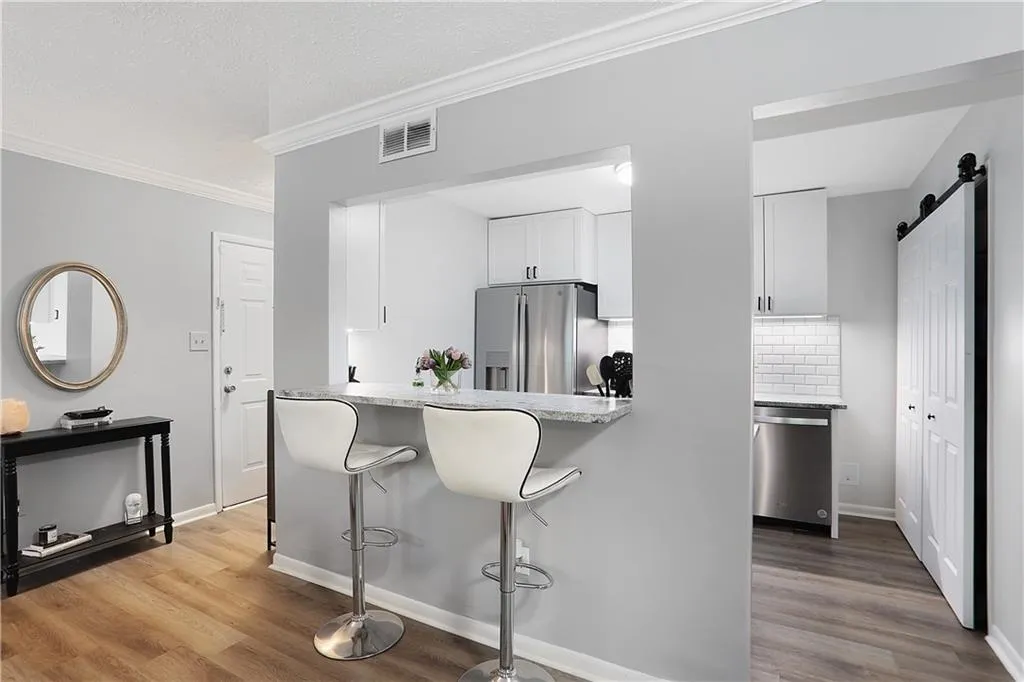 5159 Roswell Road Unit 6, Atlanta, Georgia 30342, 1 Bedroom Bedrooms, ,1 BathroomBathrooms,Residential,Sold,5159 Roswell Road Unit 6,7400120