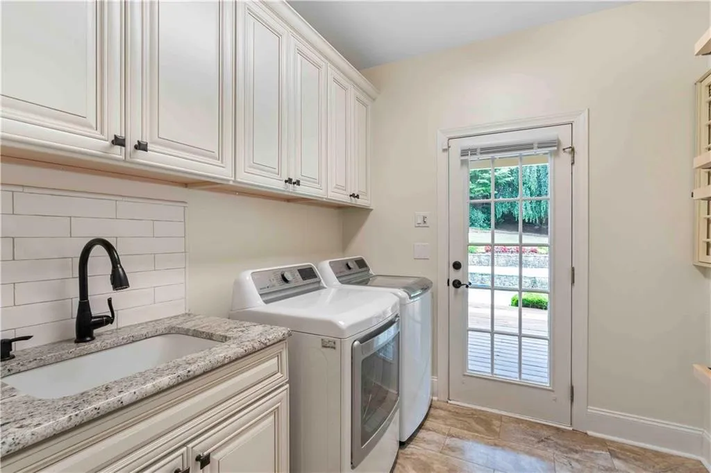 720 Spalding Heights Drive, Sandy Springs, Georgia 30350, 5 Bedrooms Bedrooms, ,4 BathroomsBathrooms,Residential,Sold,720 Spalding Heights Drive,6889300