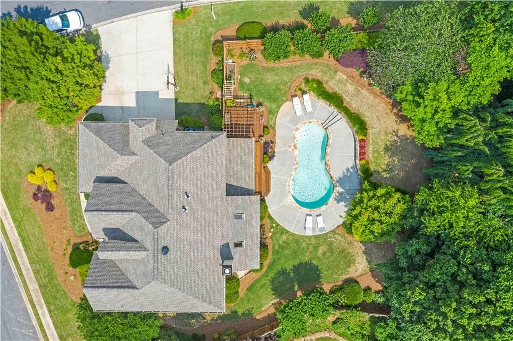 720 Spalding Heights Drive, Sandy Springs, Georgia 30350, 5 Bedrooms Bedrooms, ,4 BathroomsBathrooms,Residential,Sold,720 Spalding Heights Drive,6889300