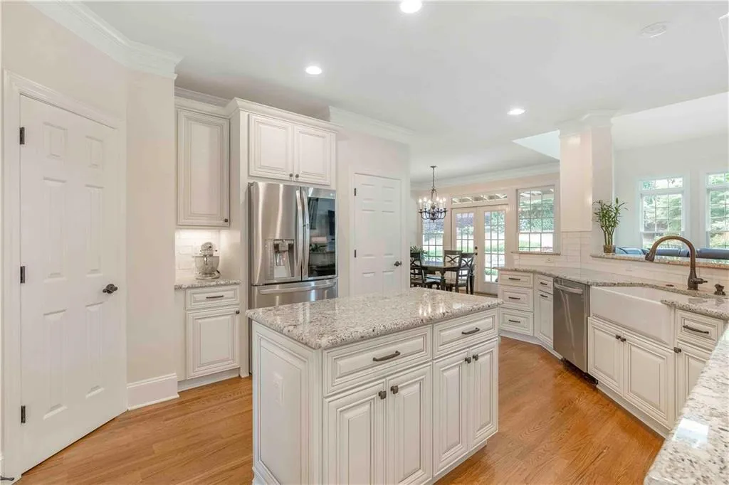 720 Spalding Heights Drive, Sandy Springs, Georgia 30350, 5 Bedrooms Bedrooms, ,4 BathroomsBathrooms,Residential,Sold,720 Spalding Heights Drive,6889300