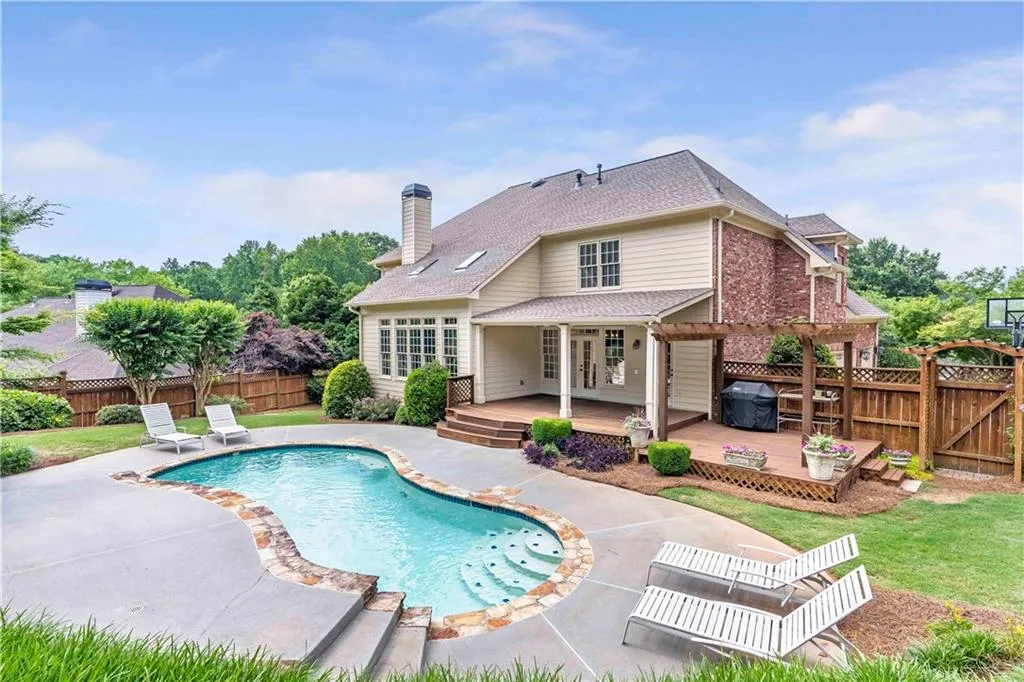 720 Spalding Heights Drive, Sandy Springs, Georgia 30350, 5 Bedrooms Bedrooms, ,4 BathroomsBathrooms,Residential,Sold,720 Spalding Heights Drive,6889300