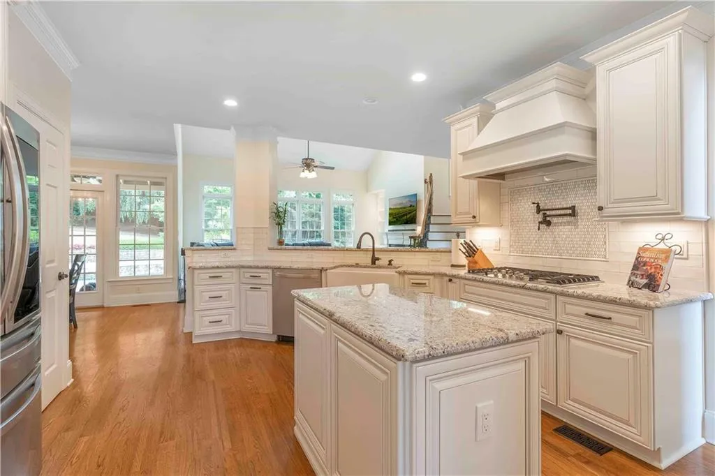 720 Spalding Heights Drive, Sandy Springs, Georgia 30350, 5 Bedrooms Bedrooms, ,4 BathroomsBathrooms,Residential,Sold,720 Spalding Heights Drive,6889300