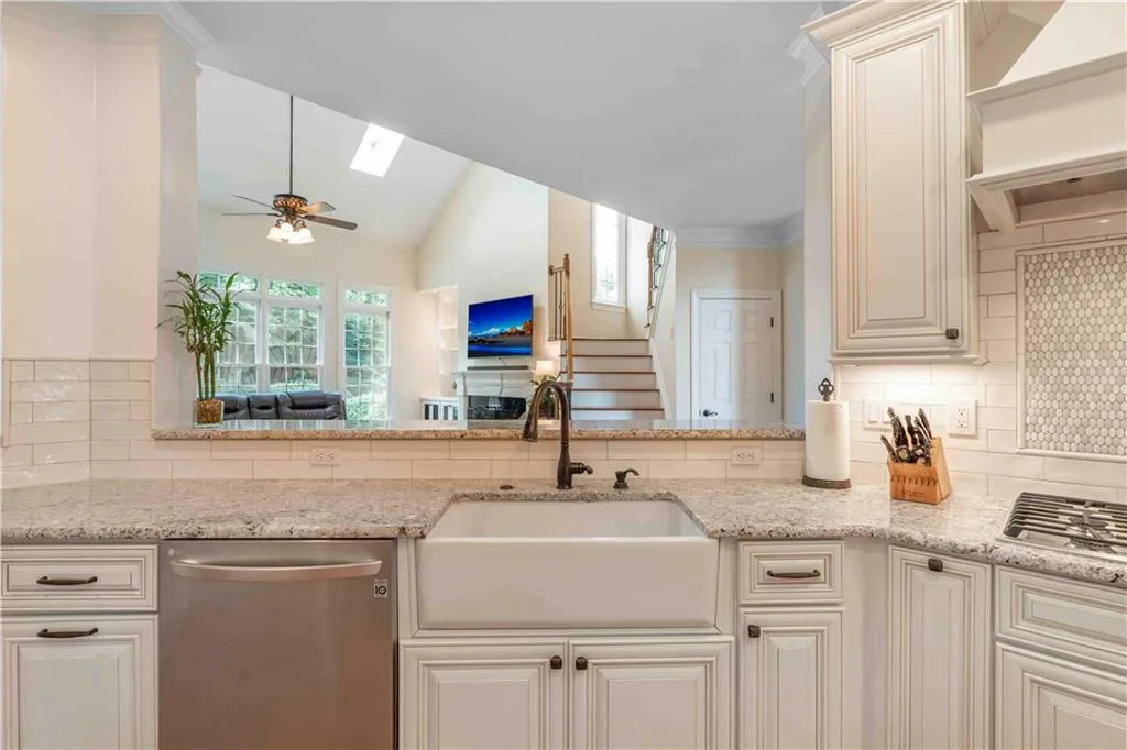 720 Spalding Heights Drive, Sandy Springs, Georgia 30350, 5 Bedrooms Bedrooms, ,4 BathroomsBathrooms,Residential,Sold,720 Spalding Heights Drive,6889300