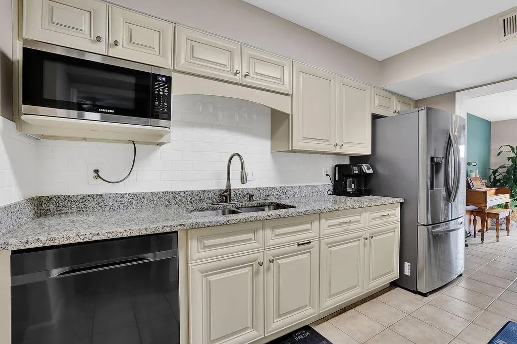 44 Forrest Place Unit 44, Atlanta, Georgia 30328, 3 Bedrooms Bedrooms, ,3 BathroomsBathrooms,Residential,Sold,44 Forrest Place Unit 44,7168390