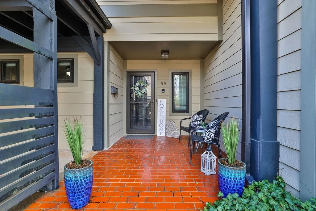 44 Forrest Place Unit 44, Atlanta, Georgia 30328, 3 Bedrooms Bedrooms, ,3 BathroomsBathrooms,Residential,Sold,44 Forrest Place Unit 44,7168390