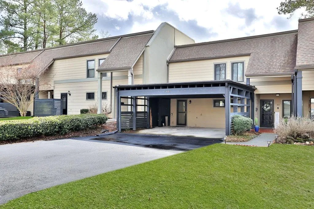 44 Forrest Place Unit 44, Atlanta, Georgia 30328, 3 Bedrooms Bedrooms, ,3 BathroomsBathrooms,Residential,Sold,44 Forrest Place Unit 44,7168390