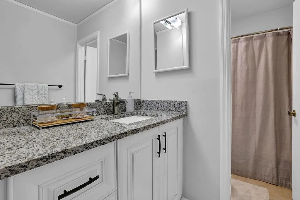 44 Forrest Place Unit 44, Atlanta, Georgia 30328, 3 Bedrooms Bedrooms, ,3 BathroomsBathrooms,Residential,Sold,44 Forrest Place Unit 44,7168390