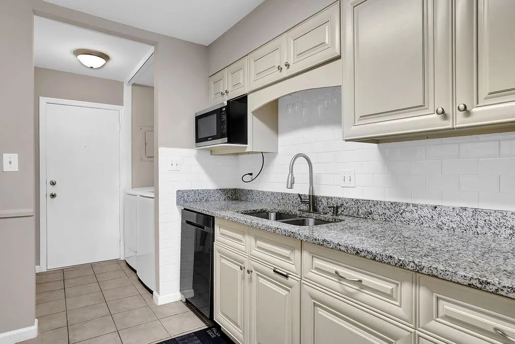 44 Forrest Place Unit 44, Atlanta, Georgia 30328, 3 Bedrooms Bedrooms, ,3 BathroomsBathrooms,Residential,Sold,44 Forrest Place Unit 44,7168390