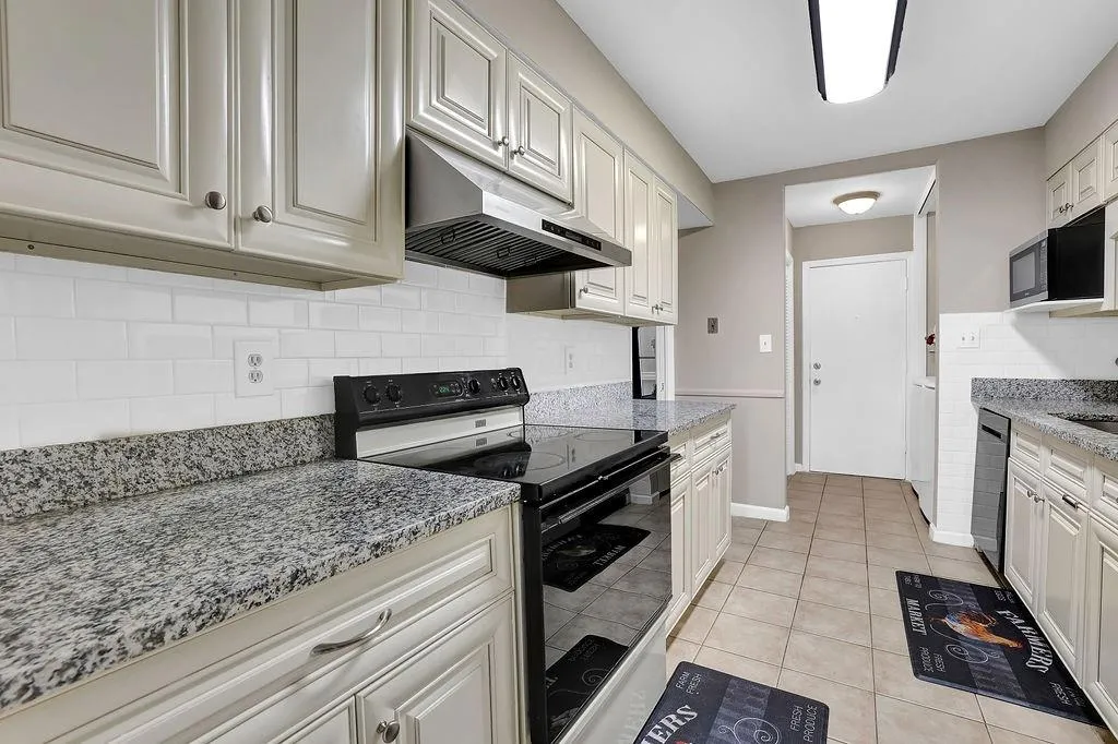 44 Forrest Place Unit 44, Atlanta, Georgia 30328, 3 Bedrooms Bedrooms, ,3 BathroomsBathrooms,Residential,Sold,44 Forrest Place Unit 44,7168390