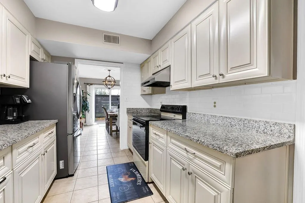 44 Forrest Place Unit 44, Atlanta, Georgia 30328, 3 Bedrooms Bedrooms, ,3 BathroomsBathrooms,Residential,Sold,44 Forrest Place Unit 44,7168390