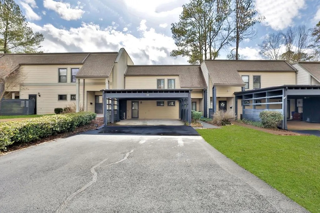 44 Forrest Place Unit 44, Atlanta, Georgia 30328, 3 Bedrooms Bedrooms, ,3 BathroomsBathrooms,Residential,Sold,44 Forrest Place Unit 44,7168390