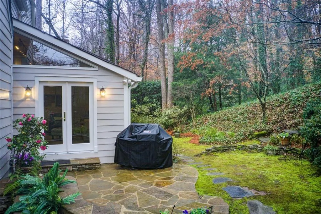 Cute patio area for grilling