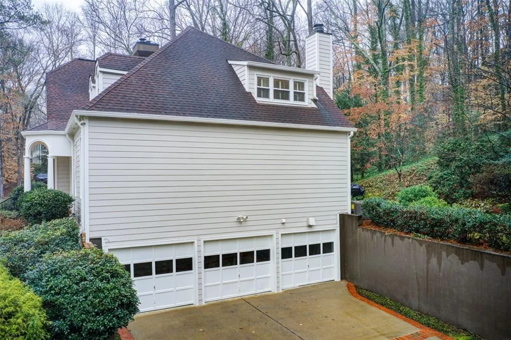 Impossible to find 3 car garage