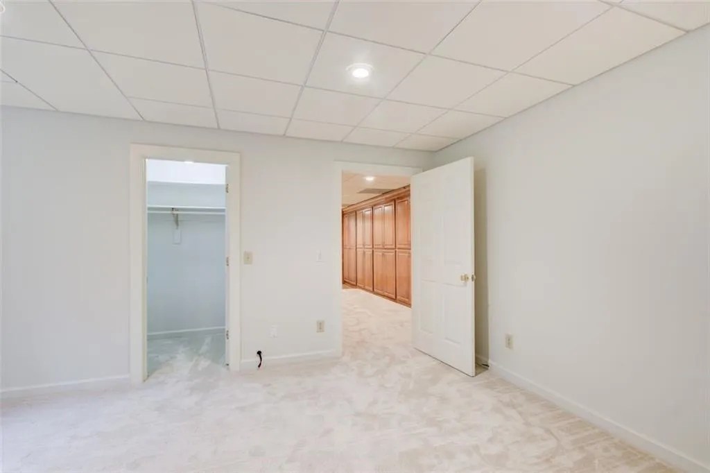 Bedroom in terrace level