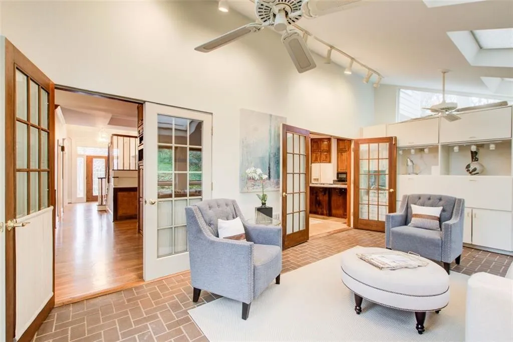 The cutest sunroom