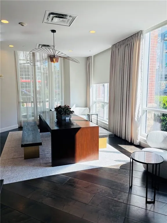 Common areas provide luxe workspace