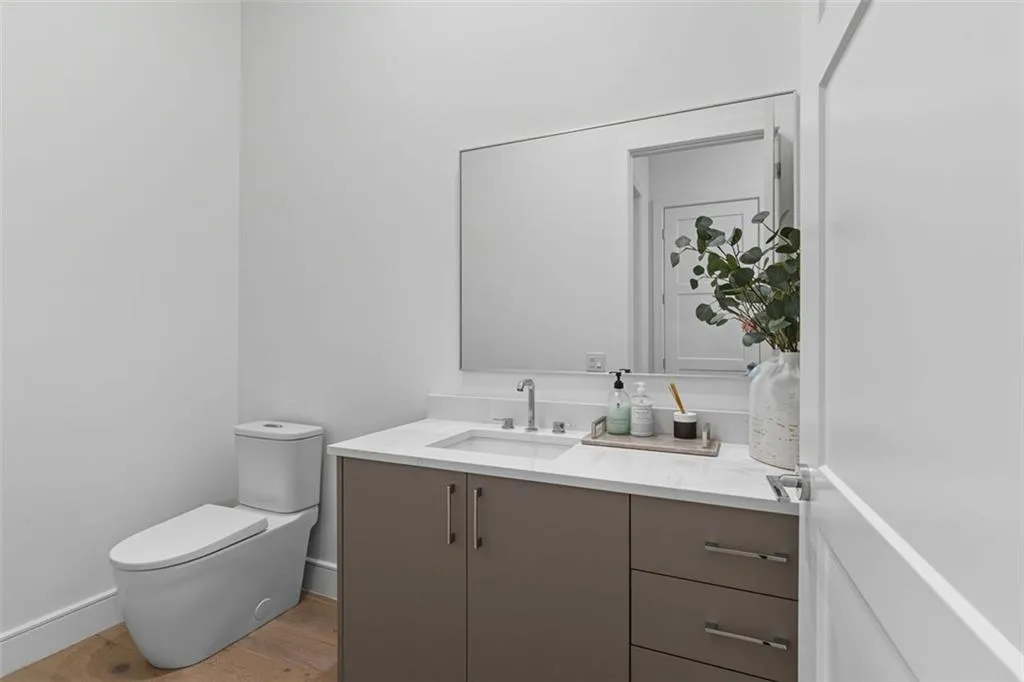 2425 Peachtree Road Ne Unit 1504, Atlanta, Georgia 30305, 2 Bedrooms Bedrooms, ,2 BathroomsBathrooms,Residential,For Sale,2425 Peachtree Road Ne Unit 1504,7657614