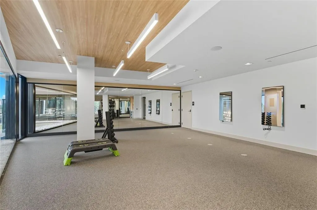 2425 Peachtree Road Ne Unit 1504, Atlanta, Georgia 30305, 2 Bedrooms Bedrooms, ,2 BathroomsBathrooms,Residential,For Sale,2425 Peachtree Road Ne Unit 1504,7657614